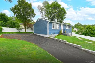 6 Young Ave, Glen Cove, NY 11542 - Photo 3