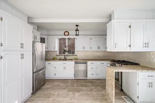 38 Mason Dr, Manhasset, NY 11030 - Photo 13