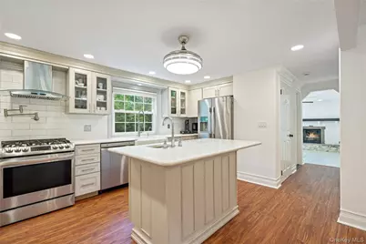 2 Mount Sinai Avenue S, Port Jefferson Station, NY 11776 - Photo 5