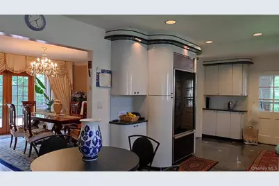 8177 Utopia Pkwy, Jamaica, NY 11432 - Photo 23