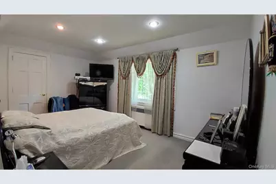 8177 Utopia Pkwy, Jamaica, NY 11432 - Photo 7