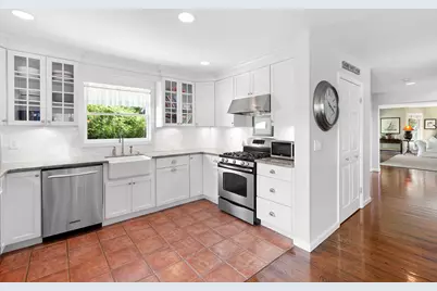 91 Howell Street, Southampton, NY 11968 - Photo 7