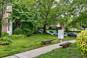 26 Terrace Cir, Great Neck, NY 11021 - Photo 11