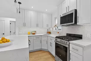 26 Terrace Cir, Great Neck, NY 11021 - Photo 5