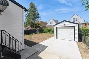 137-20 173rd St, Jamaica, NY 11434 - Photo 23