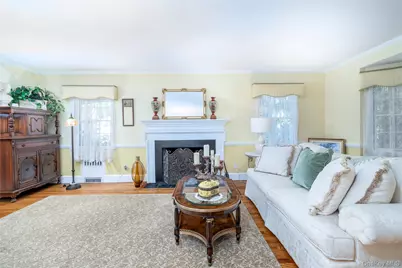 42 Roxen Road, Rockville Centre, NY 11570 - Photo 5