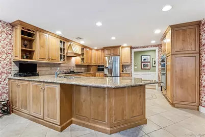 42 Roxen Road, Rockville Centre, NY 11570 - Photo 9