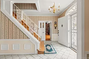 2 Johnson Dr, Brightwaters, NY 11718 - Photo 5