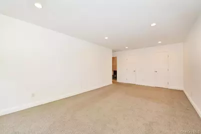 22 Park Place #4C, Great Neck, NY 11021 - Photo 25