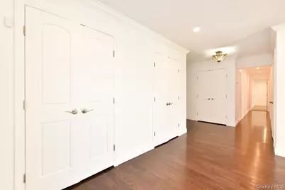 22 Park Place #4C, Great Neck, NY 11021 - Photo 11