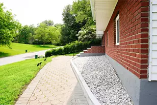 11 Boxwood Close, Hopewell Junction, NY 12533 - Photo 5