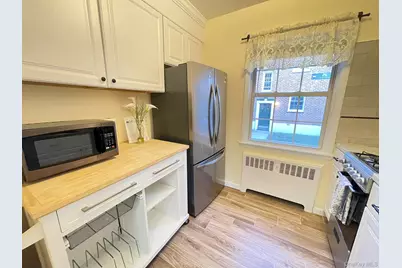 180 Pinewood Road #11, Hartsdale, NY 10530 - Photo 5