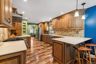 50 Towne St, Amityville, NY 11701 - Photo 11