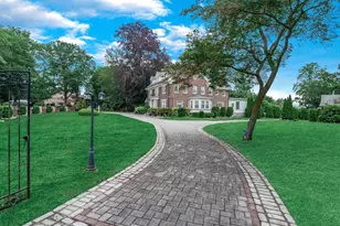 44 Arbor Pl, Glen Cove, NY 11542 - Photo 5