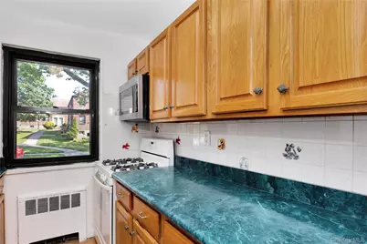 57-47 246 Crescent #1, Douglaston, NY 11362 - Photo 9