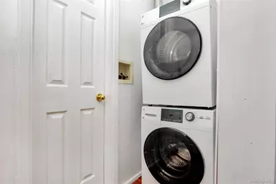 57-47 246 Crescent #1, Douglaston, NY 11362 - Photo 11