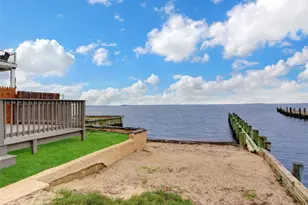 894 Bay 9th St, West Islip, NY 11795 - Photo 19