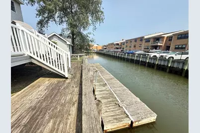 77 Hampton Place, Freeport, NY 11520 - Photo 21