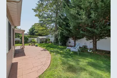 306 Clay Avenue, West Islip, NY 11795 - Photo 7