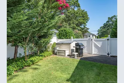 306 Clay Avenue, West Islip, NY 11795 - Photo 7