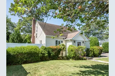 306 Clay Avenue, West Islip, NY 11795 - Photo 3