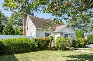 306 Clay Ave, West Islip, NY 11795 - Photo 3