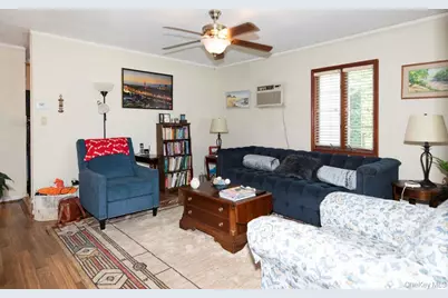 306 Clay Avenue, West Islip, NY 11795 - Photo 13