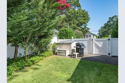 306 Clay Avenue, West Islip, NY 11795 - Photo 9