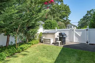 306 Clay Ave, West Islip, NY 11795 - Photo 9