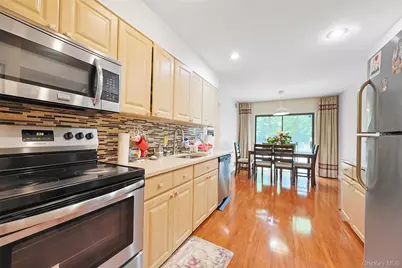 41 Carriage Court, Jericho, NY 11753 - Photo 9