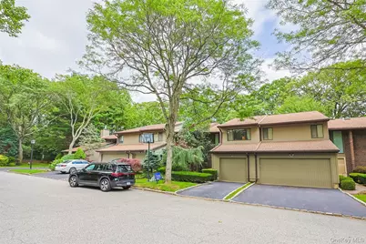 41 Carriage Court, Jericho, NY 11753 - Photo 3