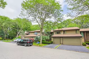 41 Carriage Ct, Jericho, NY 11753 - Photo 3