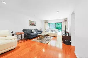 41 Carriage Ct, Jericho, NY 11753 - Photo 5