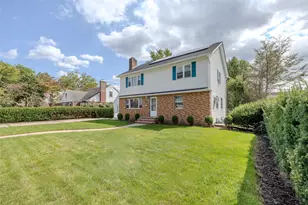 474 Newton St, Westbury, NY 11590 - Photo 15