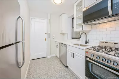 142 E 49th Street #4C, New York, NY 10017 - Photo 3