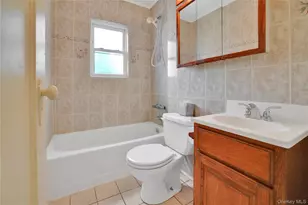 33 Park Cir, New Hyde Park, NY 11040 - Photo 7