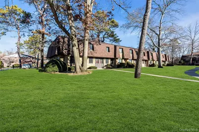 35 Newbrook #35, Bay Shore, NY 11706 - Photo 1