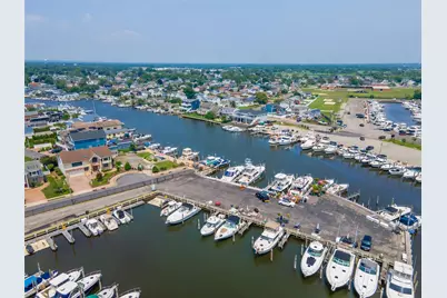 390 E Shore Road, Lindenhurst, NY 11757 - Photo 3