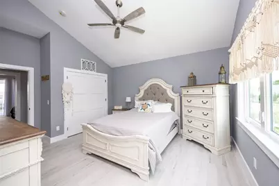 390 E Shore Road, Lindenhurst, NY 11757 - Photo 13