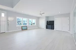 390 E Shore Rd, Lindenhurst, NY 11757 - Photo 27