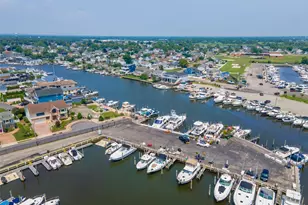 390 E Shore Rd, Lindenhurst, NY 11757 - Photo 3