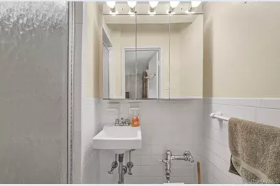 46-01 39th Avenue #106, Sunnyside, NY 11104 - Photo 9