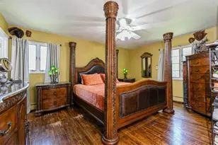 70 Fairfax Dr, Coram, NY 11727 - Photo 17