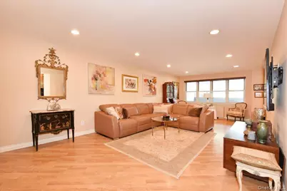 180 S Middle Neck Road #1-Q, Great Neck, NY 11021 - Photo 11