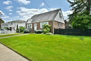 136 Euclid Ave, Massapequa, NY 11758 - Photo 3