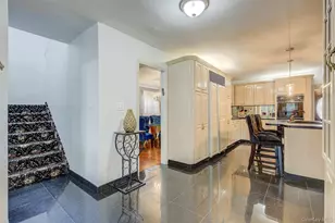 71-26 170th St, Fresh Meadows, NY 11365 - Photo 11