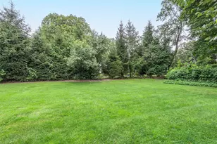 184 Circle Dr, Manhasset, NY 11030 - Photo 33