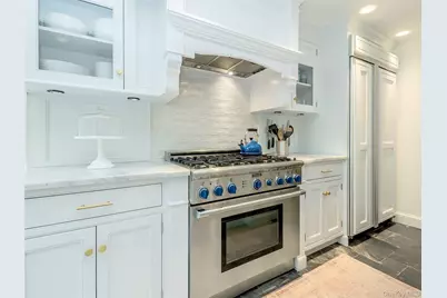 184 Circle Drive, Manhasset, NY 11030 - Photo 7