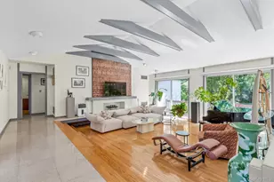 3 Horseshoe Ln, Great Neck, NY 11020 - Photo 5