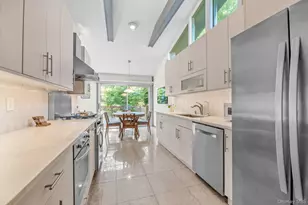 3 Horseshoe Ln, Great Neck, NY 11020 - Photo 9